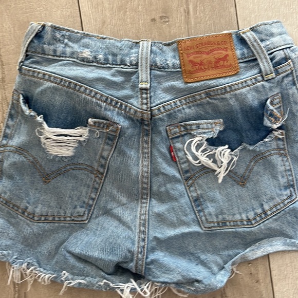 VINTAGE LEVIS CUT OFF SHORTS SIZE 26 *GORGEOUS DISTRESSING * BUTTON FLY - Picture 3 of 7